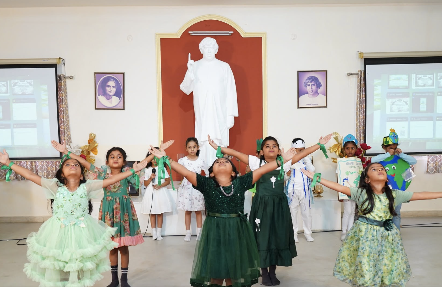 Little Lamps dance performance